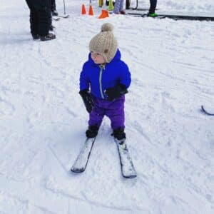 Small kid with skis