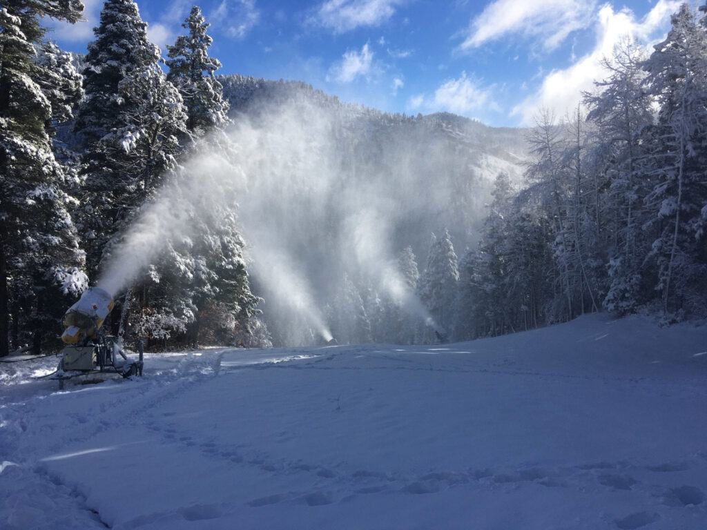 snowmaking at sipapu